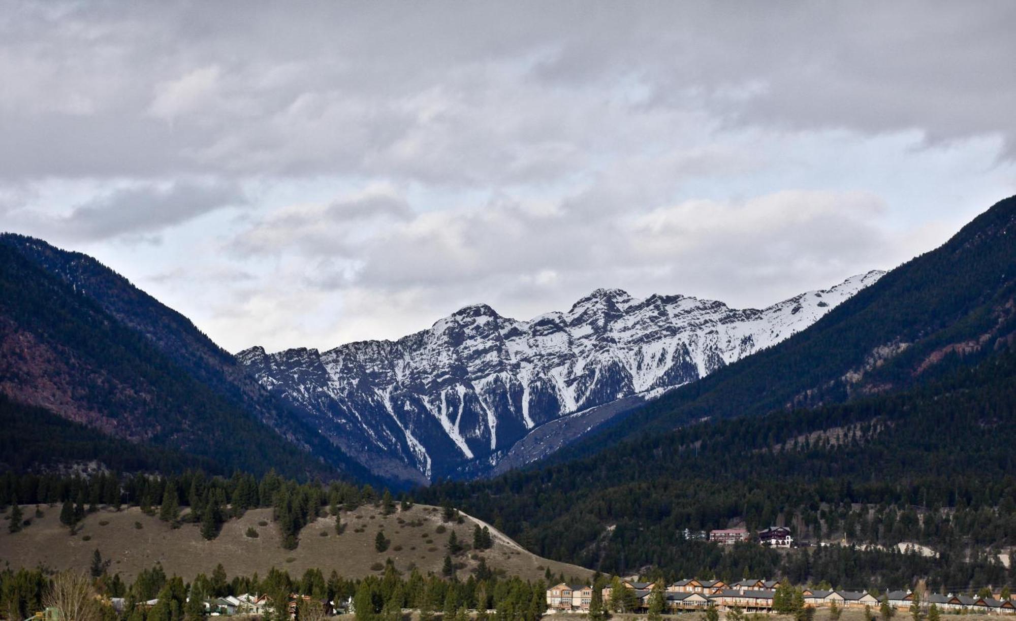 Crystal Springs Lodge Radium Hot Springs Exterior foto