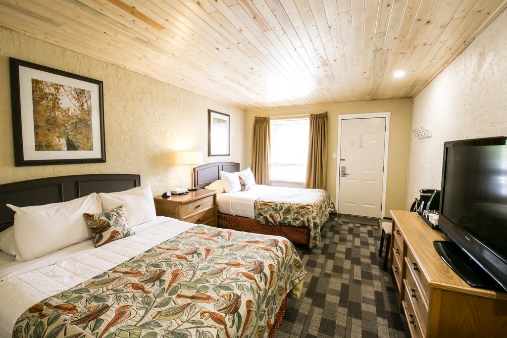 Crystal Springs Lodge Radium Hot Springs Exterior foto